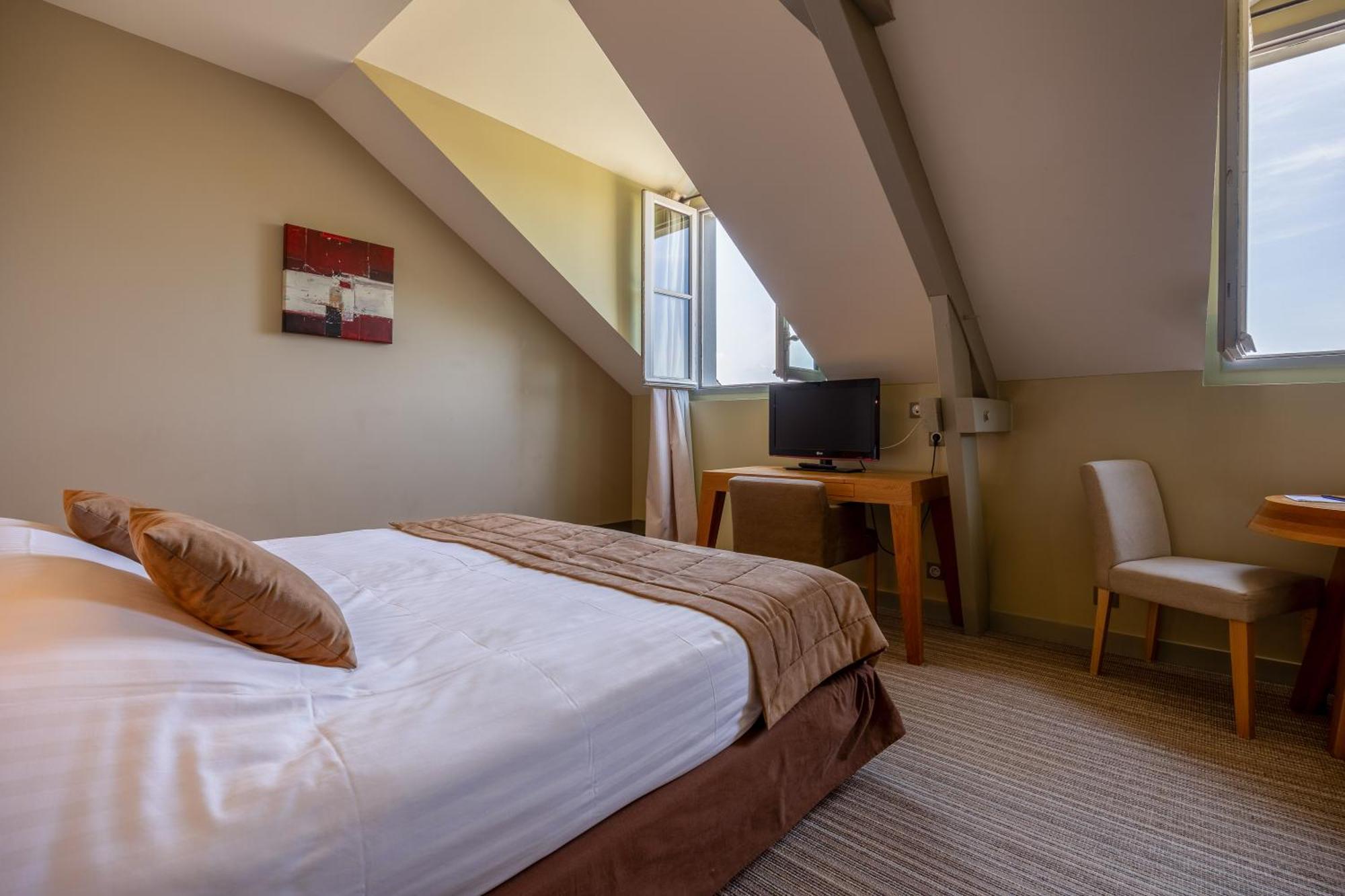 Hotel Et Spa Du Chateau Lagord Room photo