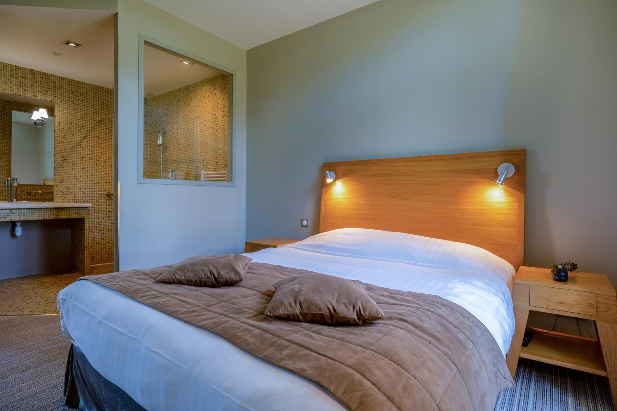 Hotel Et Spa Du Chateau Lagord Room photo