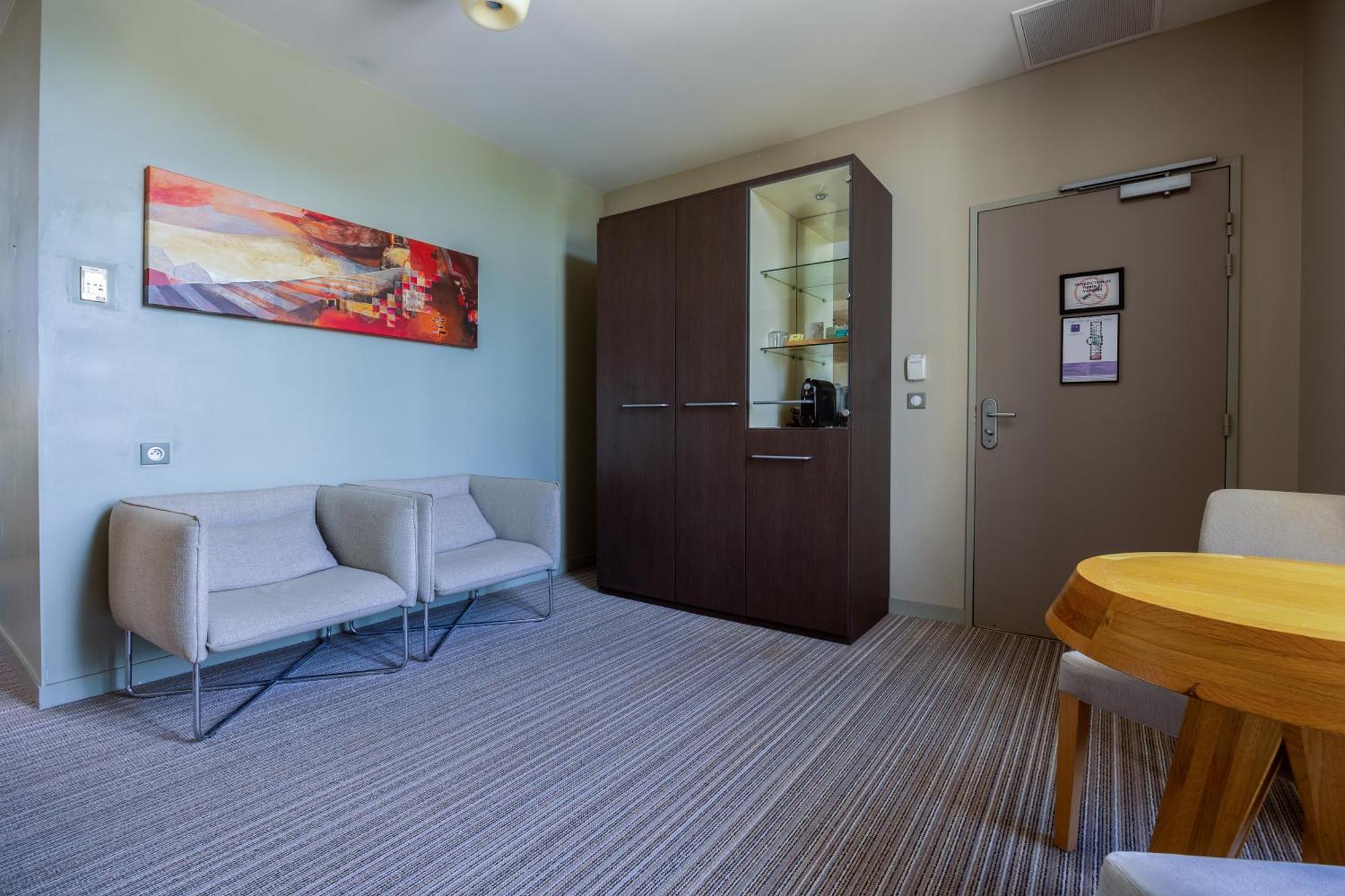 Hotel Et Spa Du Chateau Lagord Room photo