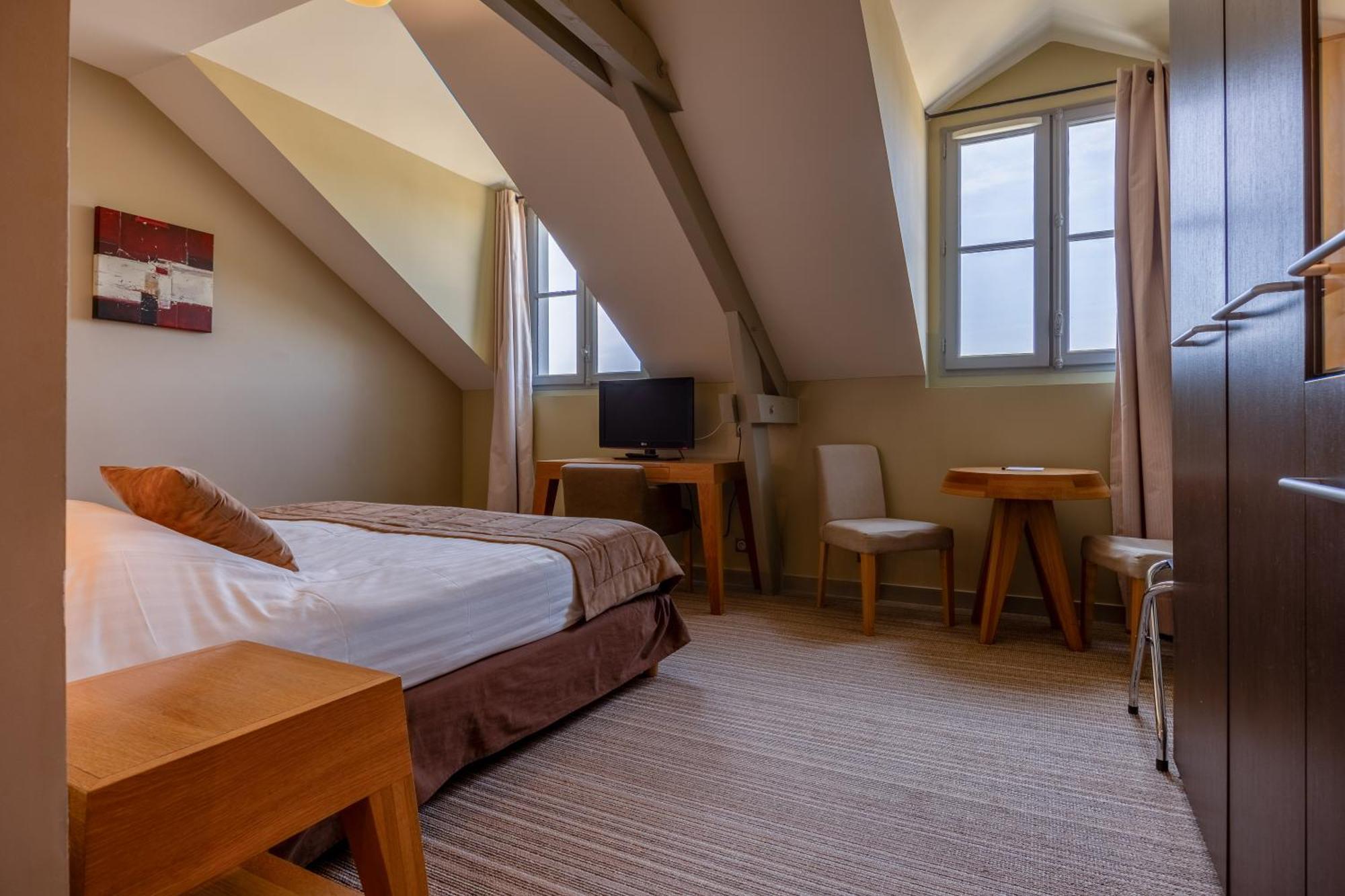 Hotel Et Spa Du Chateau Lagord Room photo